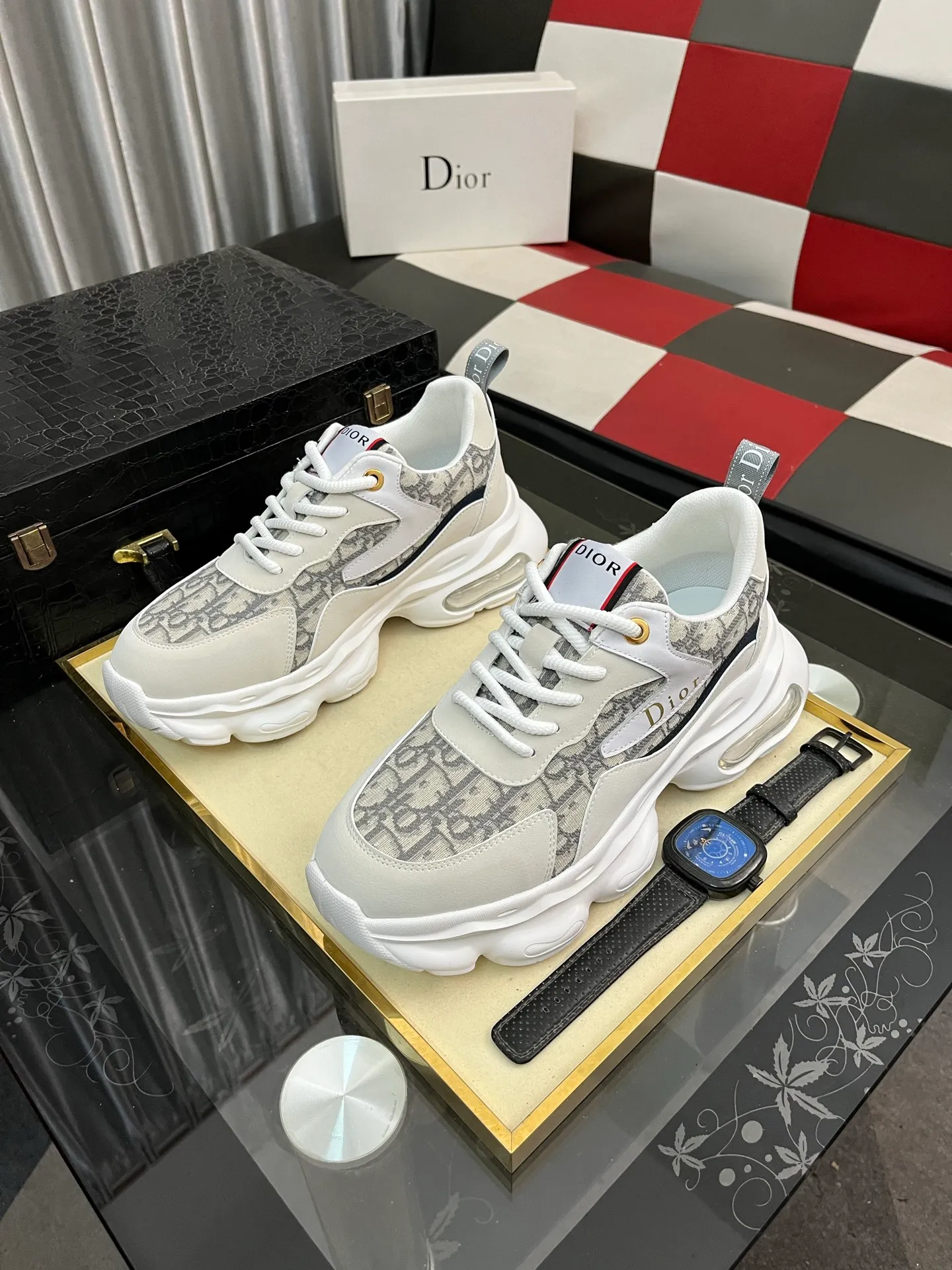 Men's shoes💰438⌚️⌚️[Dior] Dior's new men's genuine leather casual shoes, the highest version on the market, any comparison is welcome🆚! The original leather has excellent texture and is super high-end! Fetal sheep net lining imported from Italy, removable pad! Luxurious materials and fine workmanship, highly recommended! Code number: 38-442️⃣Colors available